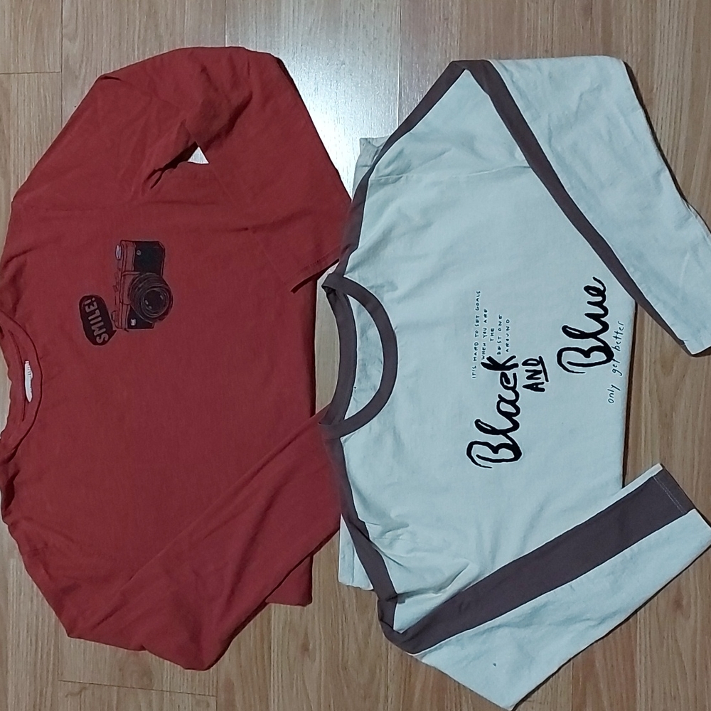 Lot of 2 tshirts long sleeve